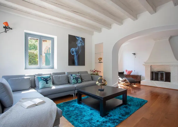 Laura Villa Gardone Riviera