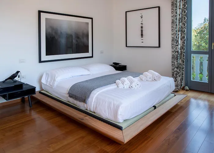 Laura Villa Gardone Riviera