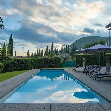 Laura Villa Gardone Riviera